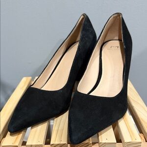 Marc Fisher Black Suede Pointed-Toe Pumps size 9